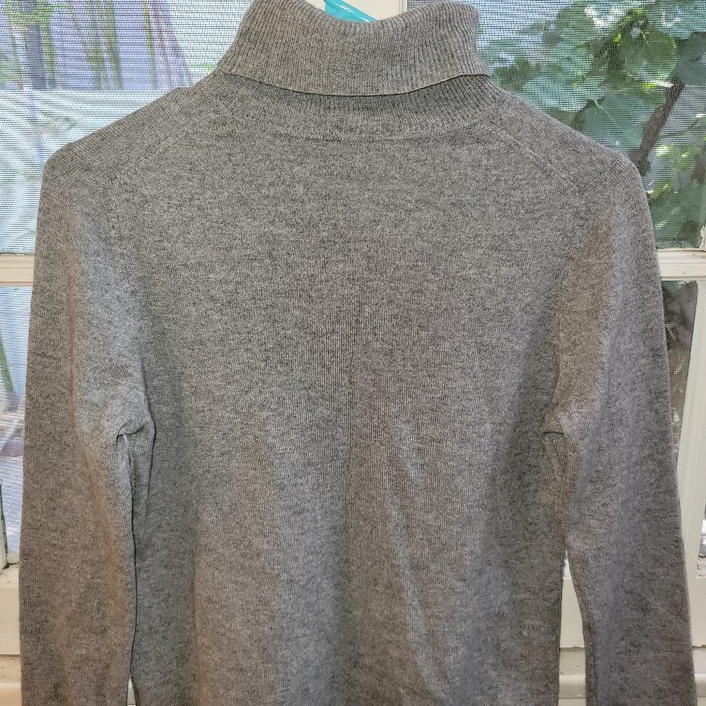 100% Cashmere Grey Turtleneck Sweater